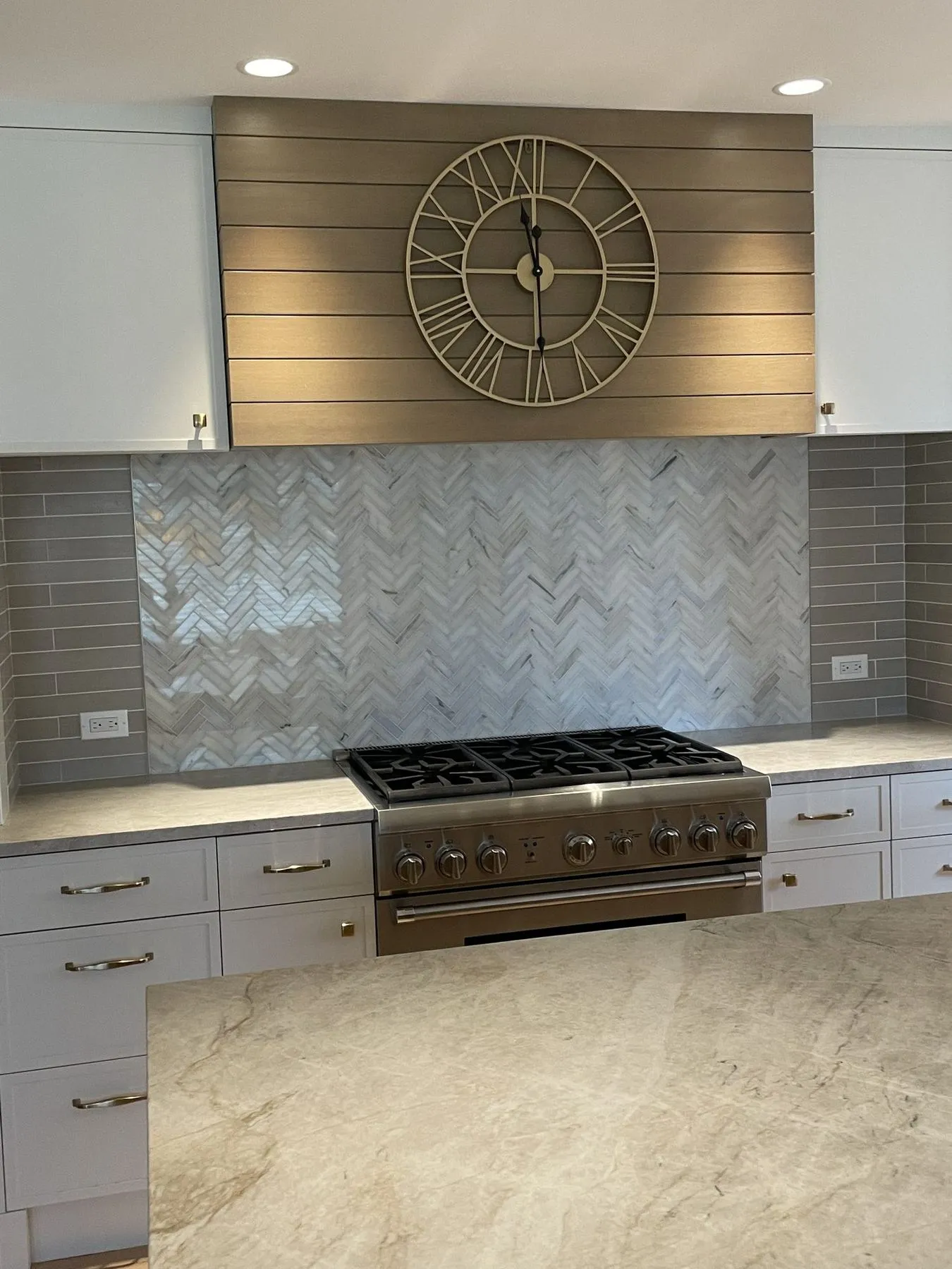 Herringbone backsplash and professional range